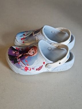 Frozen II crocs
